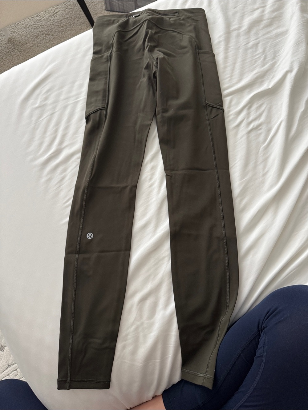 lululemon athletica Olive Green Athletic leggings with Side Pockets zipper 28”